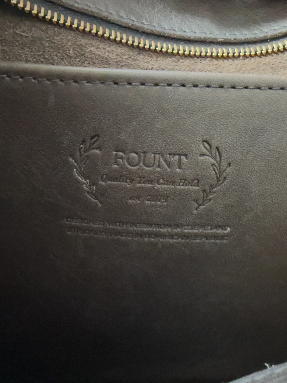 Fount Petite Bellfield Tote in Wolf